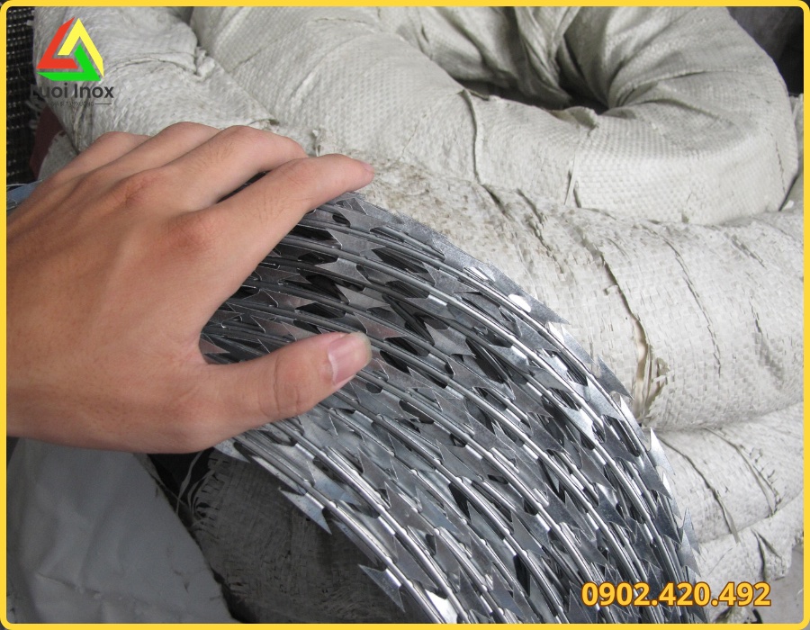 Sơ đồ hàng rào với số hàng dây kẽm gai minh họa cách bóc khối lượng