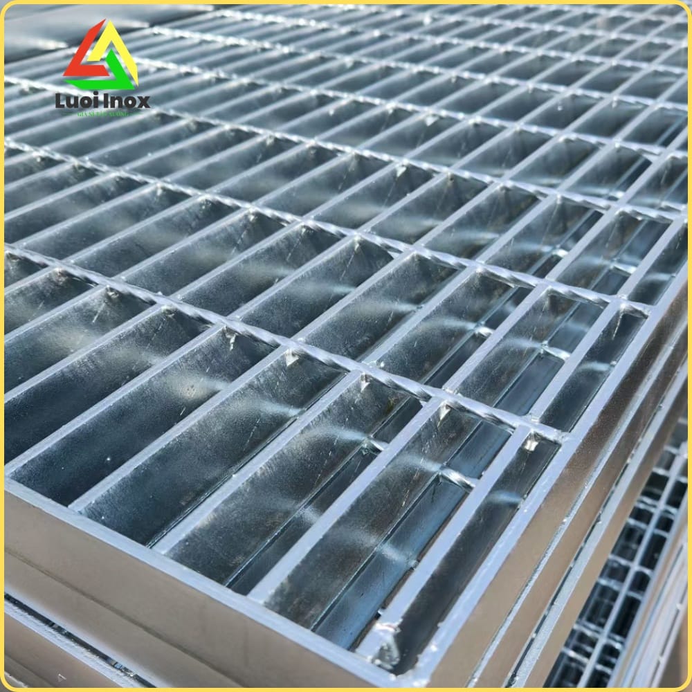 Cấu tạo tấm grating inox với thanh chịu lực bearing bar hàn cùng thanh ngang cross bar