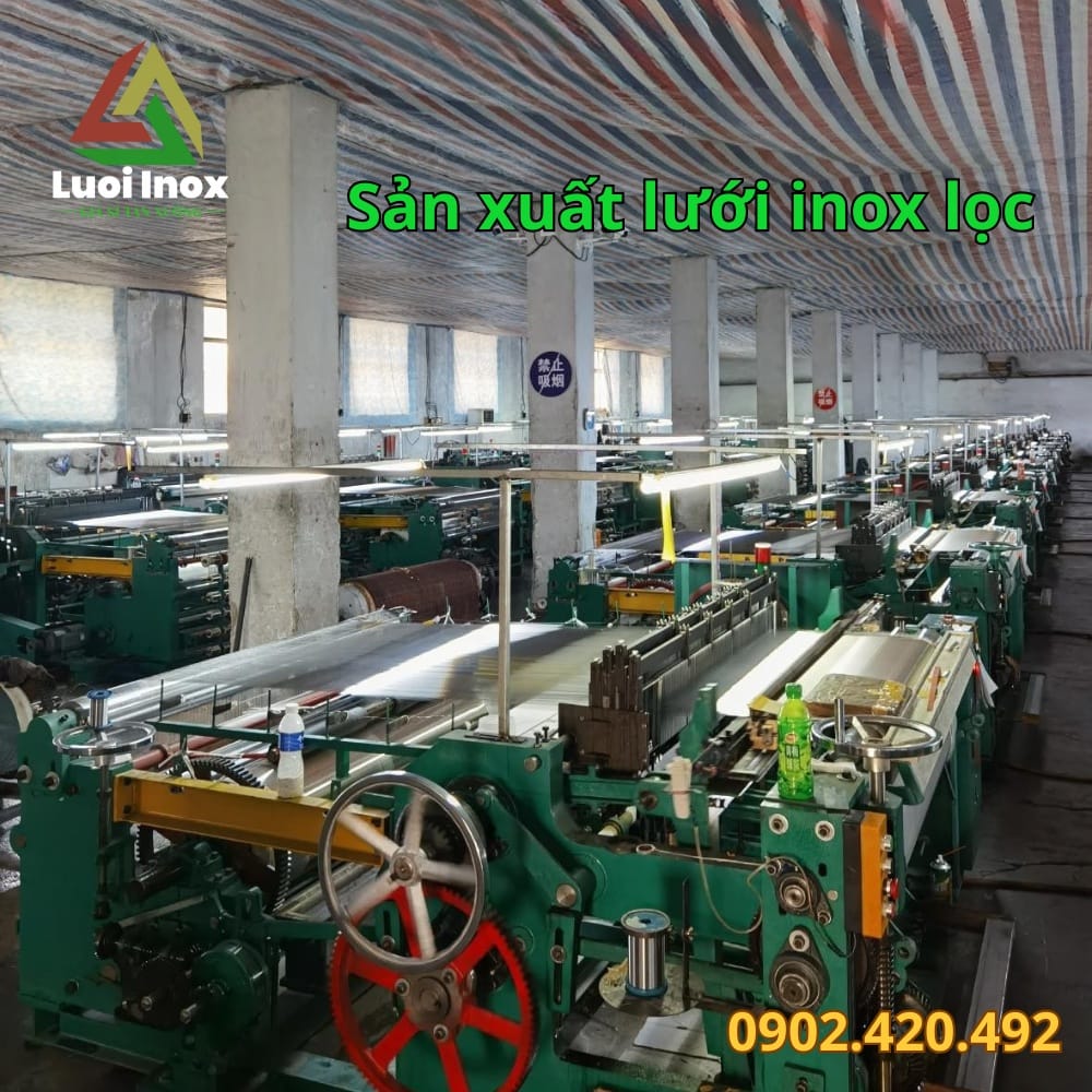 Lắp lưới inox vào khay lọc theo thứ tự thô tinh và vệ sinh định kỳ bằng bàn chải mềm