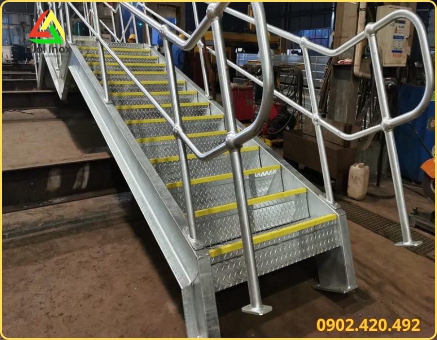 Bảng đối chiếu độ dày thép tấm cán nguội, cán nóng và tấm chống trượt chuyên dụng làm bậc