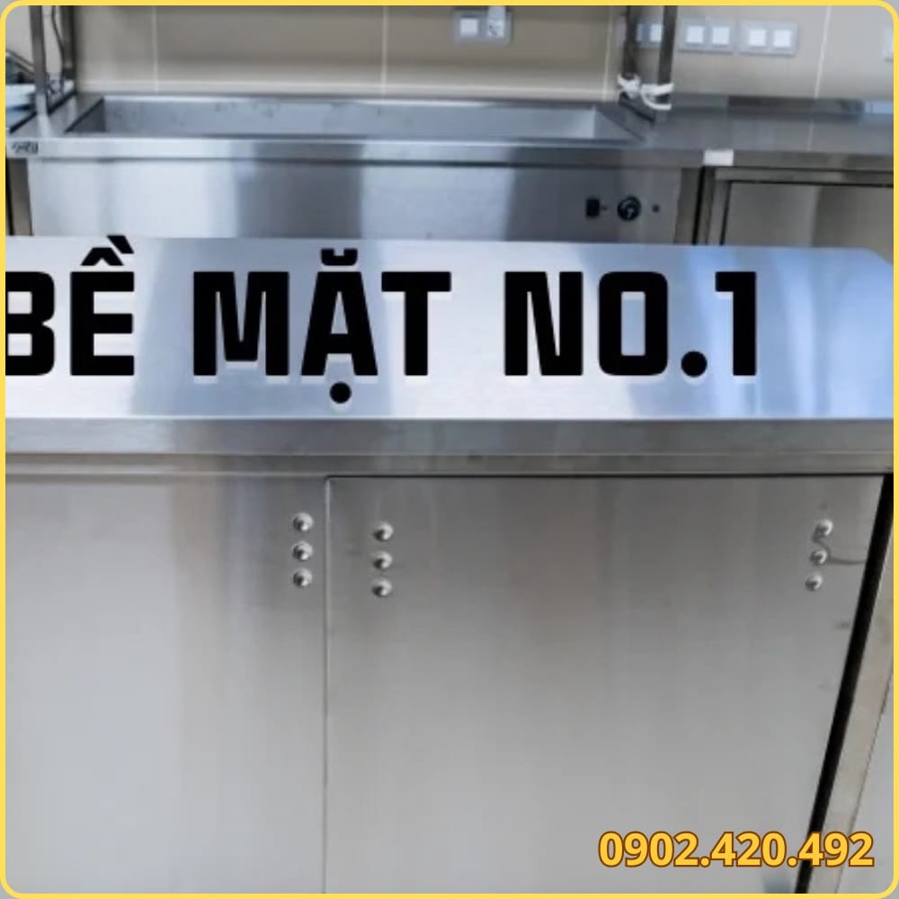 Bề mặt tấm inox No1 xám mờ nhám nhẹ sau công đoạn tẩy gỉ axit cán nóng