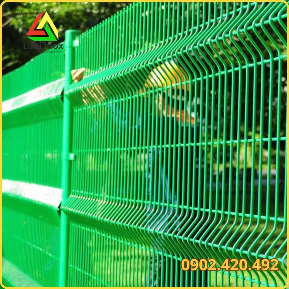 Minh họa quy trình lắp tấm lưới thép chấn sóng vào cọc trụ mạ kẽm ngoài công trình