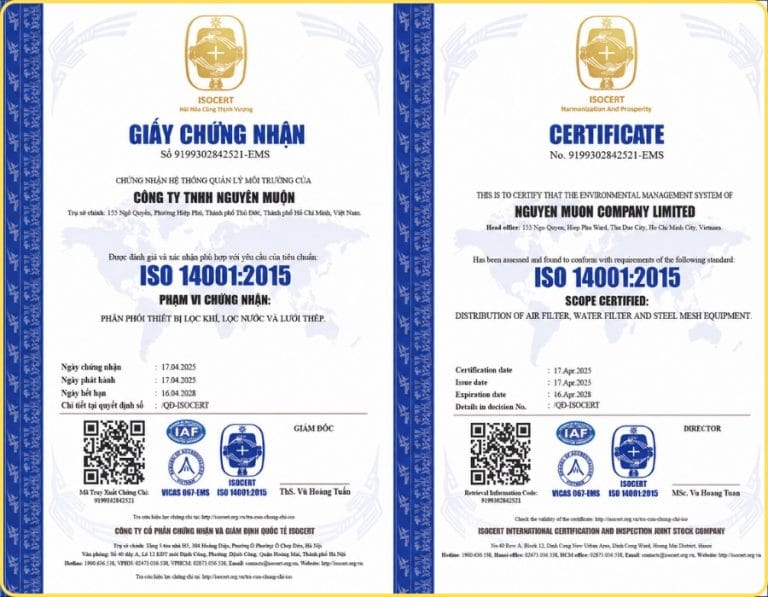 Bộ hồ sơ chứng chỉ thép tấm gồm CO, CQ và mill test certificate đặt cạnh cuộn thép
