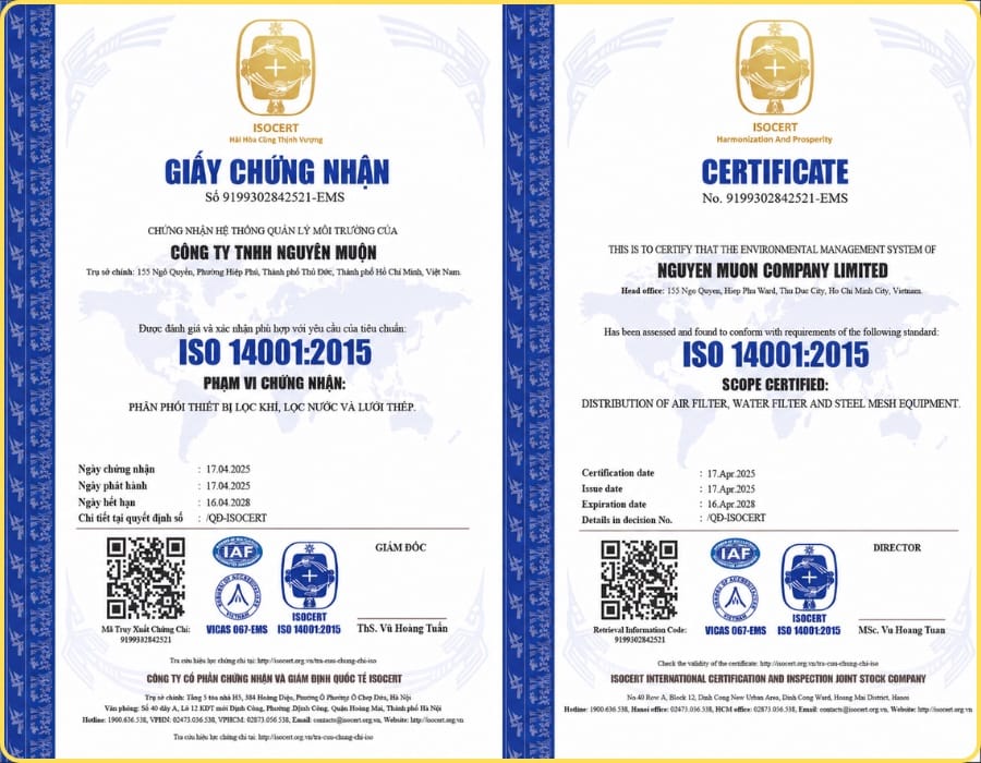Bộ hồ sơ chứng chỉ thép tấm gồm CO, CQ và mill test certificate đặt cạnh cuộn thép