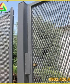 Hàng rào lưới mắt cáo lắp hoàn thiện quanh nhà xưởng, quy cách chuẩn khu vực miền Nam