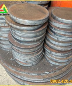Miếng sắt tròn cắt CNC từ thép tấm, phân biệt với thép tròn đặc và đặt cắt theo kích thước