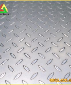 Tấm thép gân chống trượt bề mặt vân lá liễu, mác SS400 lót sàn nhà xưởng