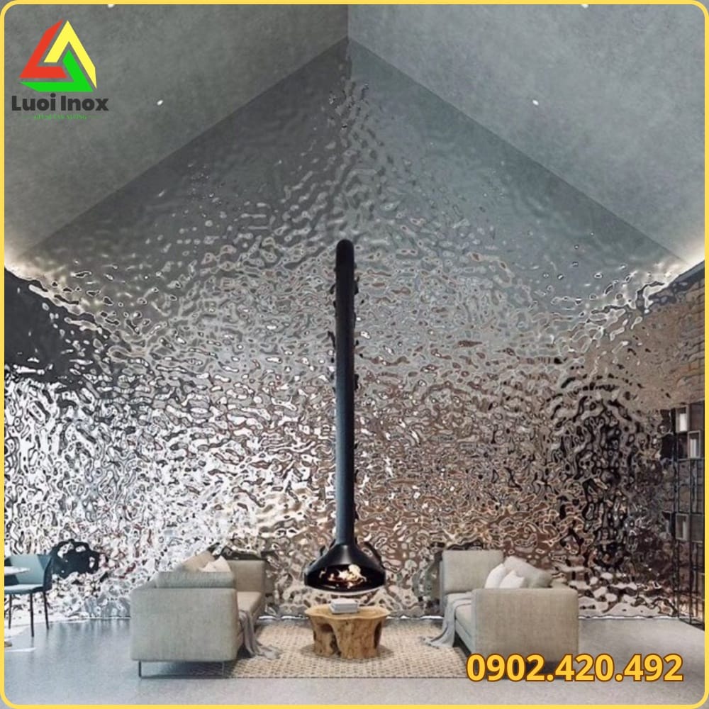 Thi công lắp đặt tấm inox sóng nước, giữ màng bảo vệ bề mặt tránh trầy xước vân sóng