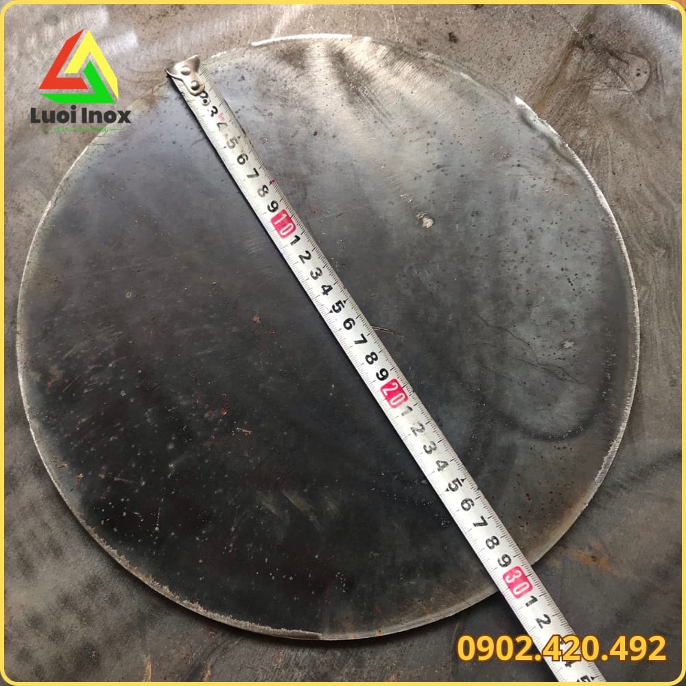 So sánh miếng sắt tròn cắt từ thép tấm SS400 với thép tròn đặc và tấm inox tròn 304