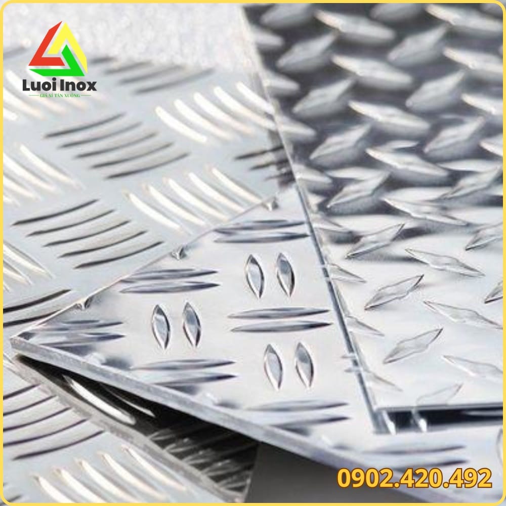 Bề mặt nhôm gân lá liễu nhiều lá tạo ma sát chống trơn trượt hiệu quả