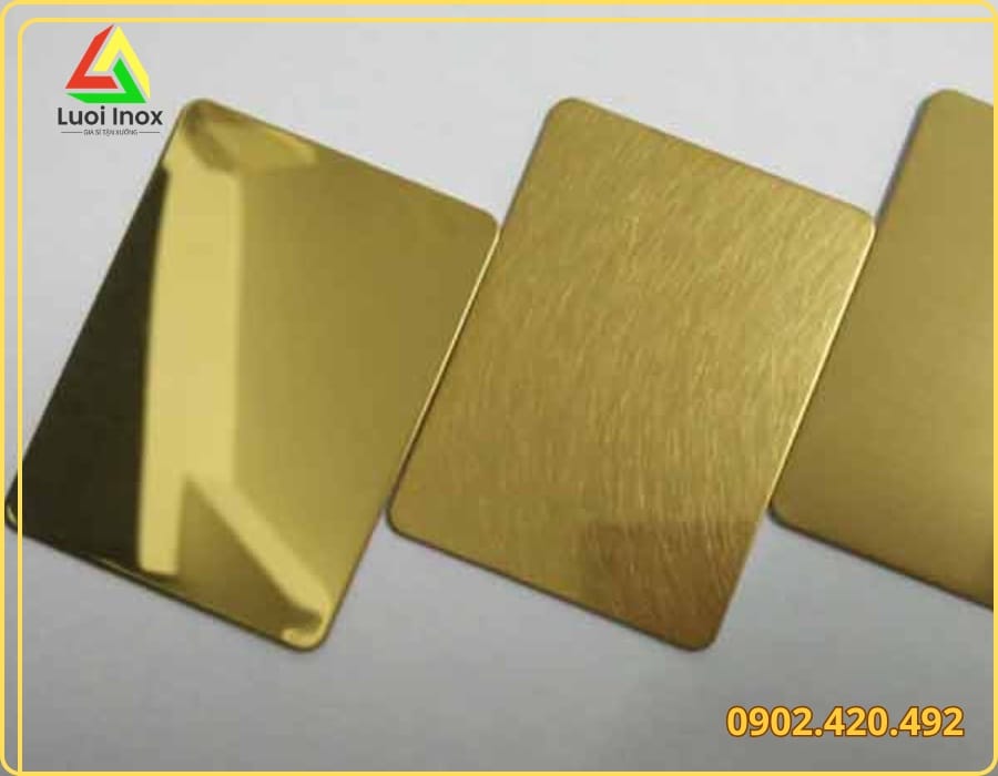 So sánh các mẫu bề mặt gương, xước hairline và hoa văn dập nổi trên tấm inox