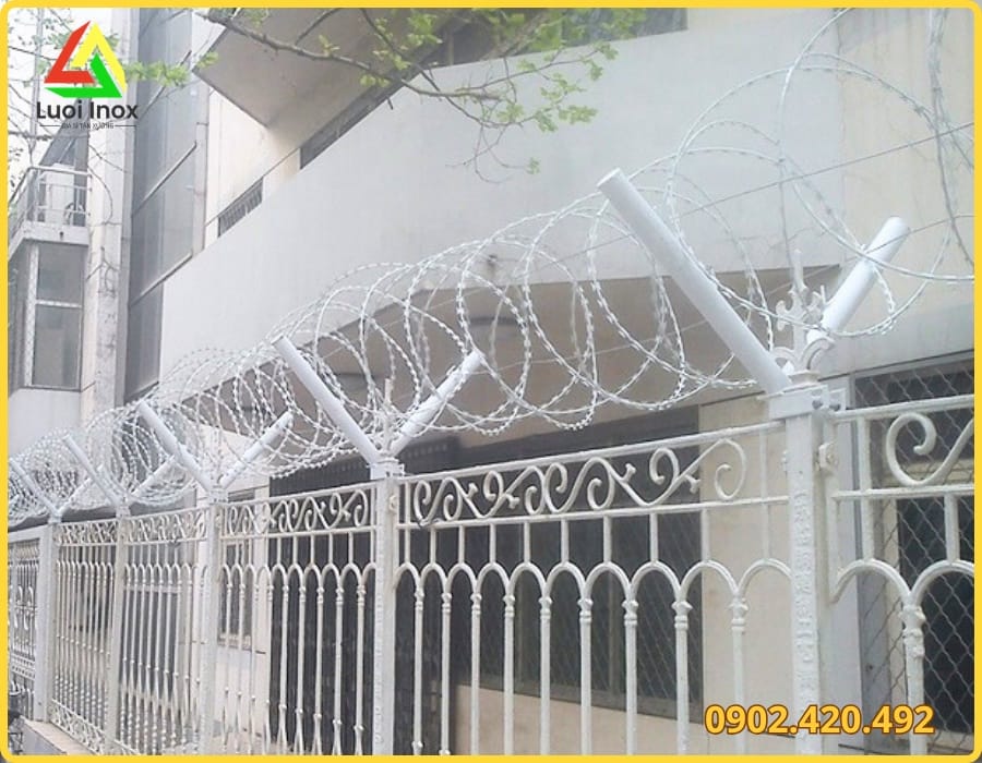 Bảng quy cách bước cột, số lớp dây và đường kính sợi thép gai lưỡi lam