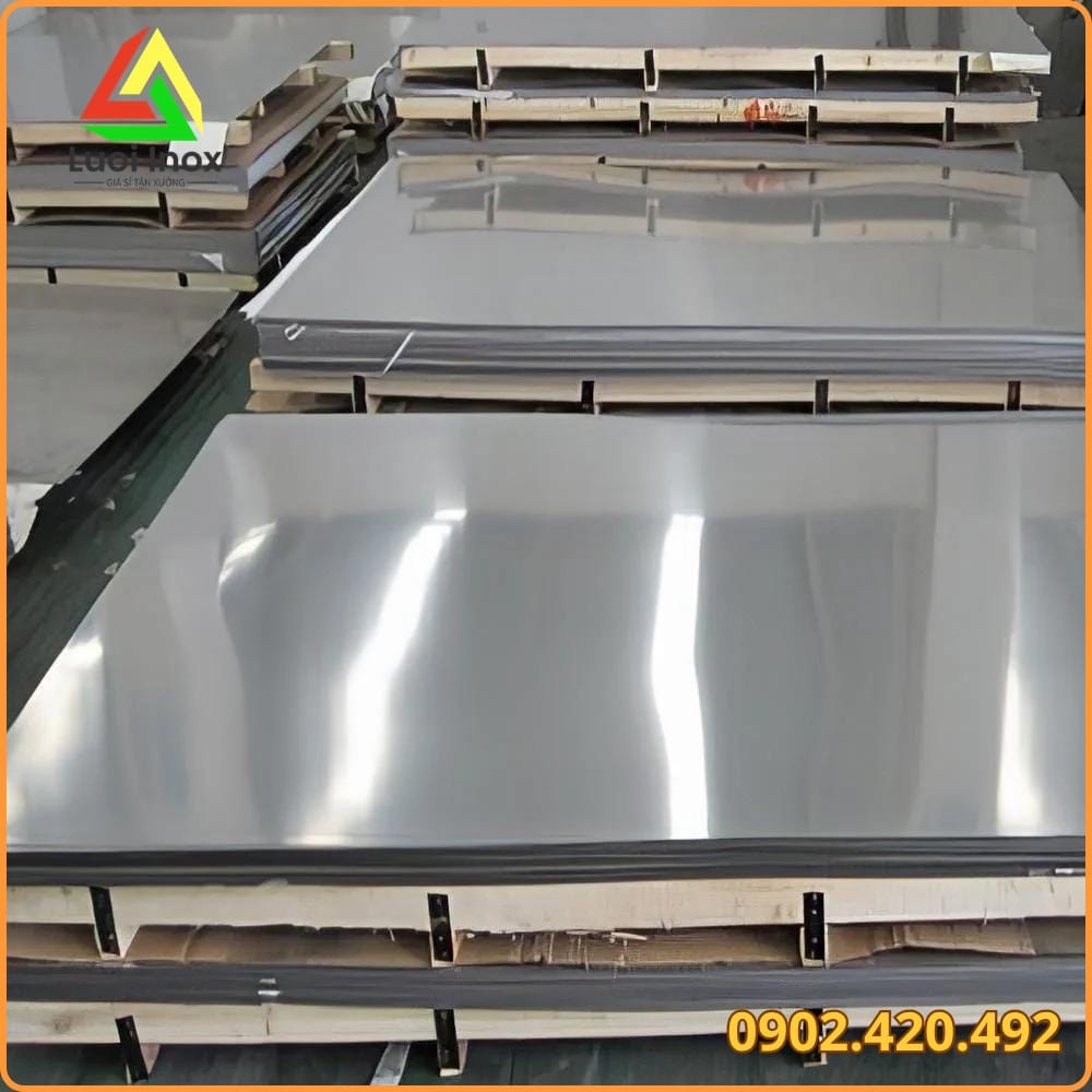 Tấm inox 201 bề mặt 2B xếp kho, mác austenitic nhóm 2XX ít Niken hơn inox 304