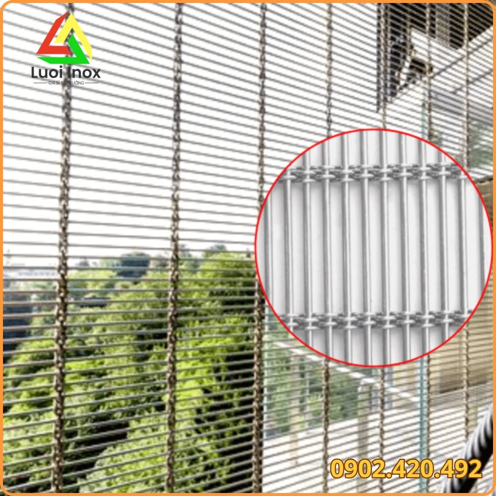 Lam che nắng và lan can ban công dùng lưới inox trang trí kết hợp tấm inox ốp mặt tiền
