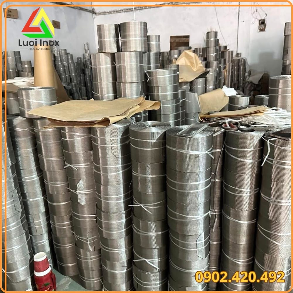 Cận cảnh mắt lưới lọc nhựa dệt sợi nylon, thể hiện đặc điểm nhẹ mềm không gỉ